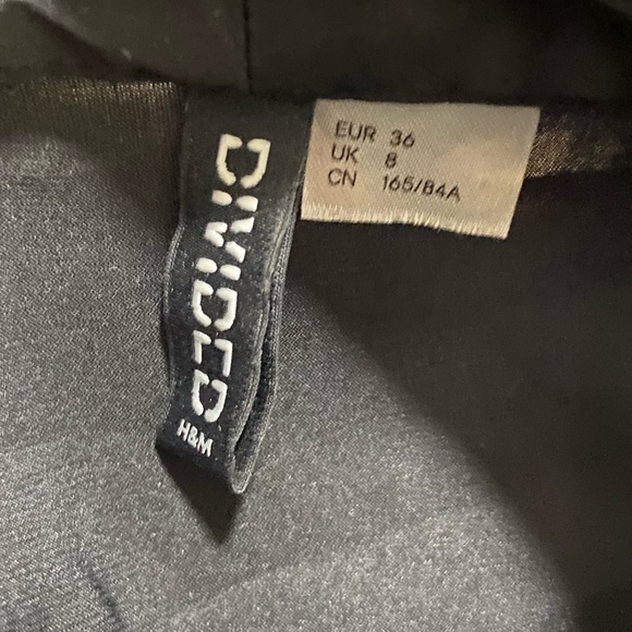 Black flowy dress with a deep neck and tie from H & M in size UK 8 - Picture 4 of 5